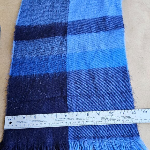 Driving gloves and muffler - Picture 5 of 6